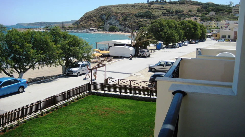 Balcony with sea view 4